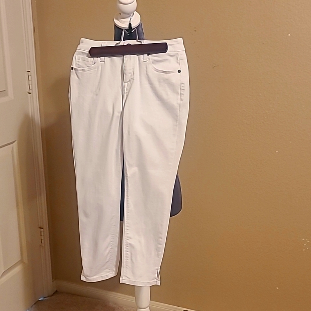 White Stretch Straight Leg Capri SZ 26